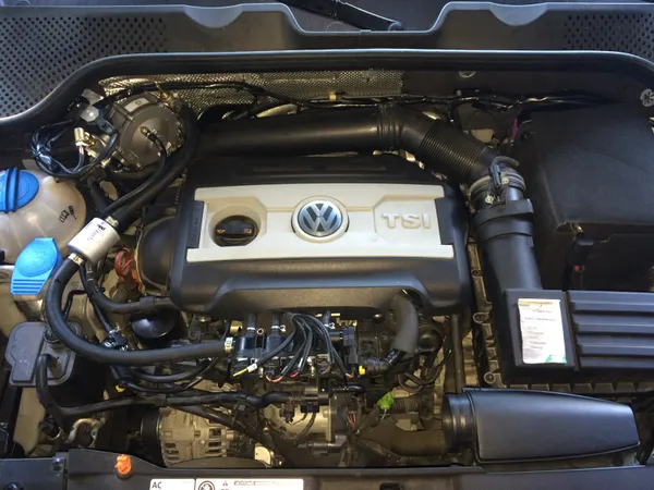 VOLKSWAGEN BEETLE 2.0TSI - imagine 1935f28e2ed34ddd25a70d5bc62696c2