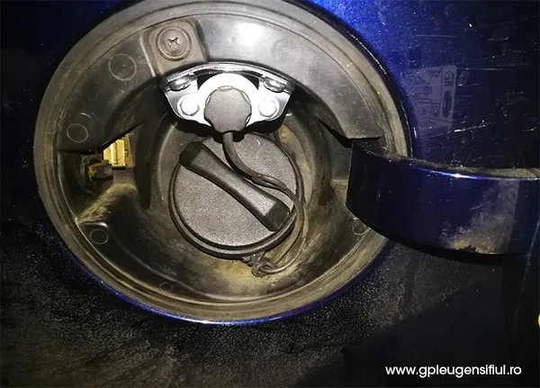 FORD MONDEO 1.8SCI - imagine 490fe7b166bbbe521d5b47f33d391d18