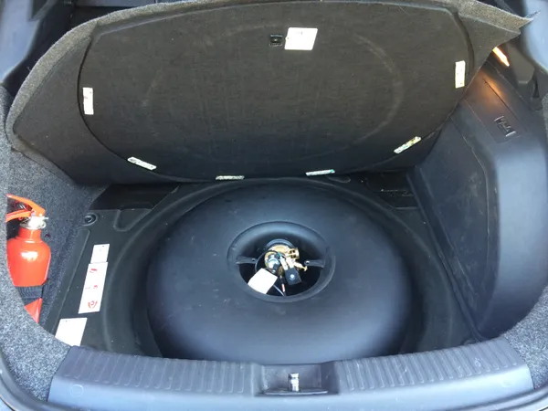 VOLKSWAGEN BEETLE 2.0TSI - imagine 62512473292be7fc0a63d3ae47a04b32